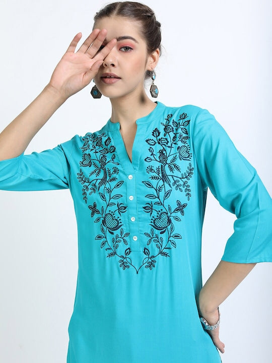 Vishudh Women Turquoise Blue Floral Embroidered Kurta
