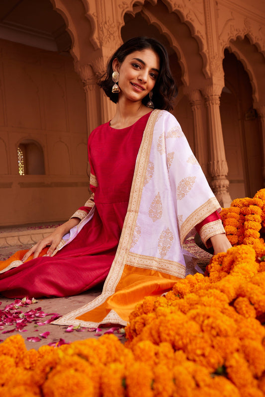 Ahalyaa Women Red Solid Anarkali Kurta With Dupatta